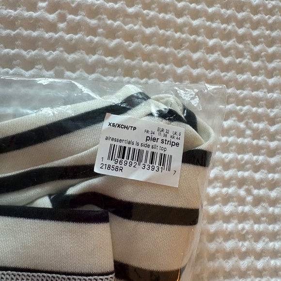 Spanx Air Essentials Long Sleeve Top - Picture 5 of 5